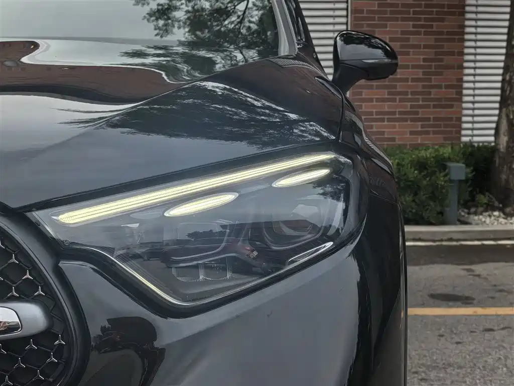 MERCEDES-BENZ GLC