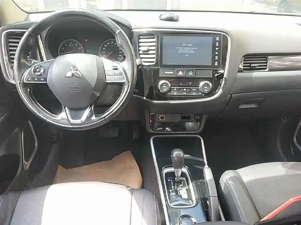 Mitsubishi Outlander 2018 2.0L 2WD Glory Edition 5-seater фото 13