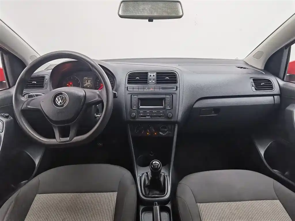 Volkswagen Polo 2014 1.4L Manual Trend Edition фото 5