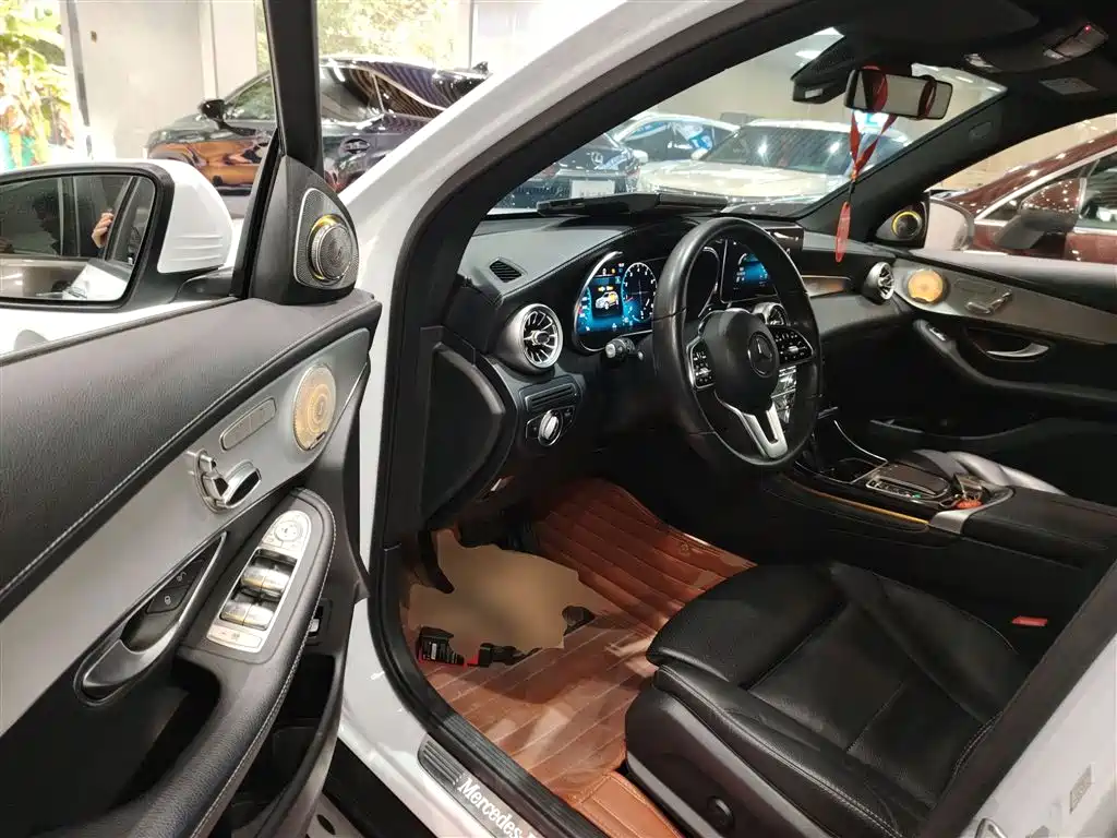 Mercedes-Benz GLC 2021 GLC 260 L 4MATIC Sporty фото 12