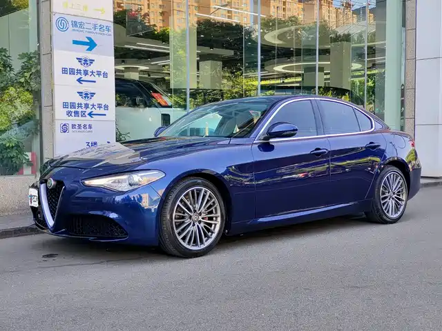  Alfa Romeo Giulia 2017 2.0T 200HP Luxury Edition