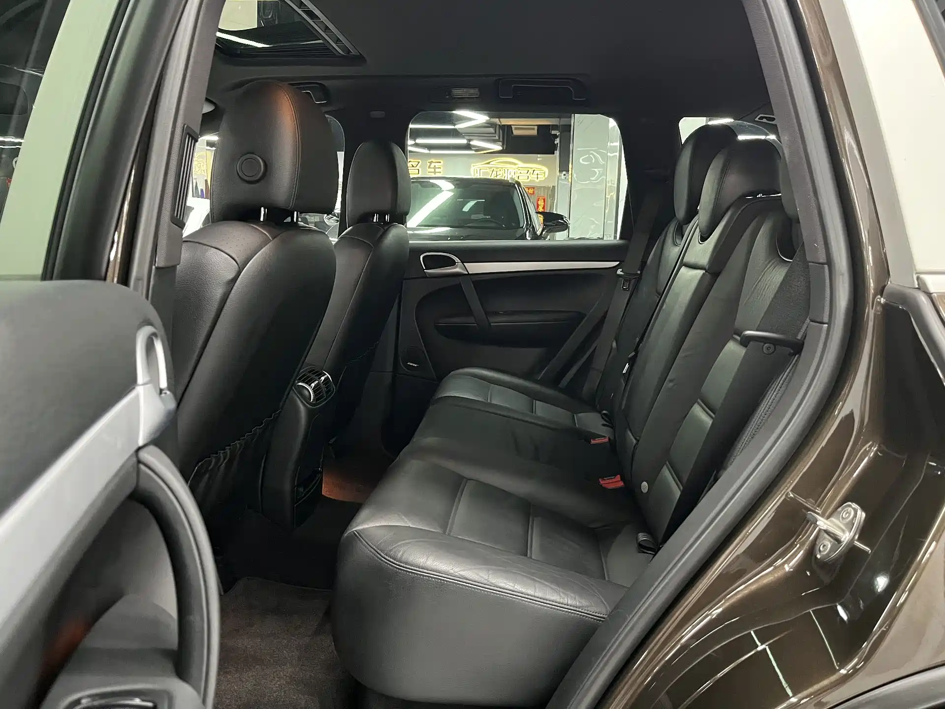 Photo 15 - Porsche Cayenne