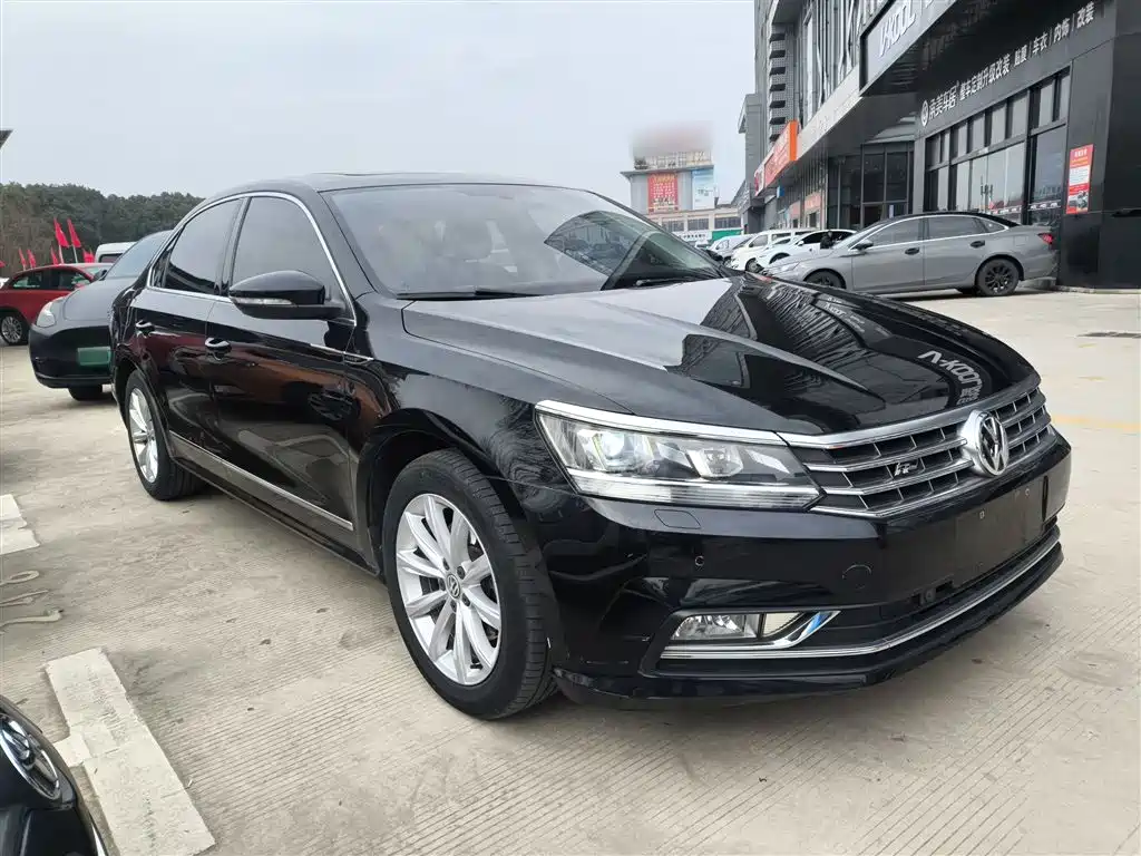 Volkswagen Passat 2016 330TSI DSG Executive Edition фото 25