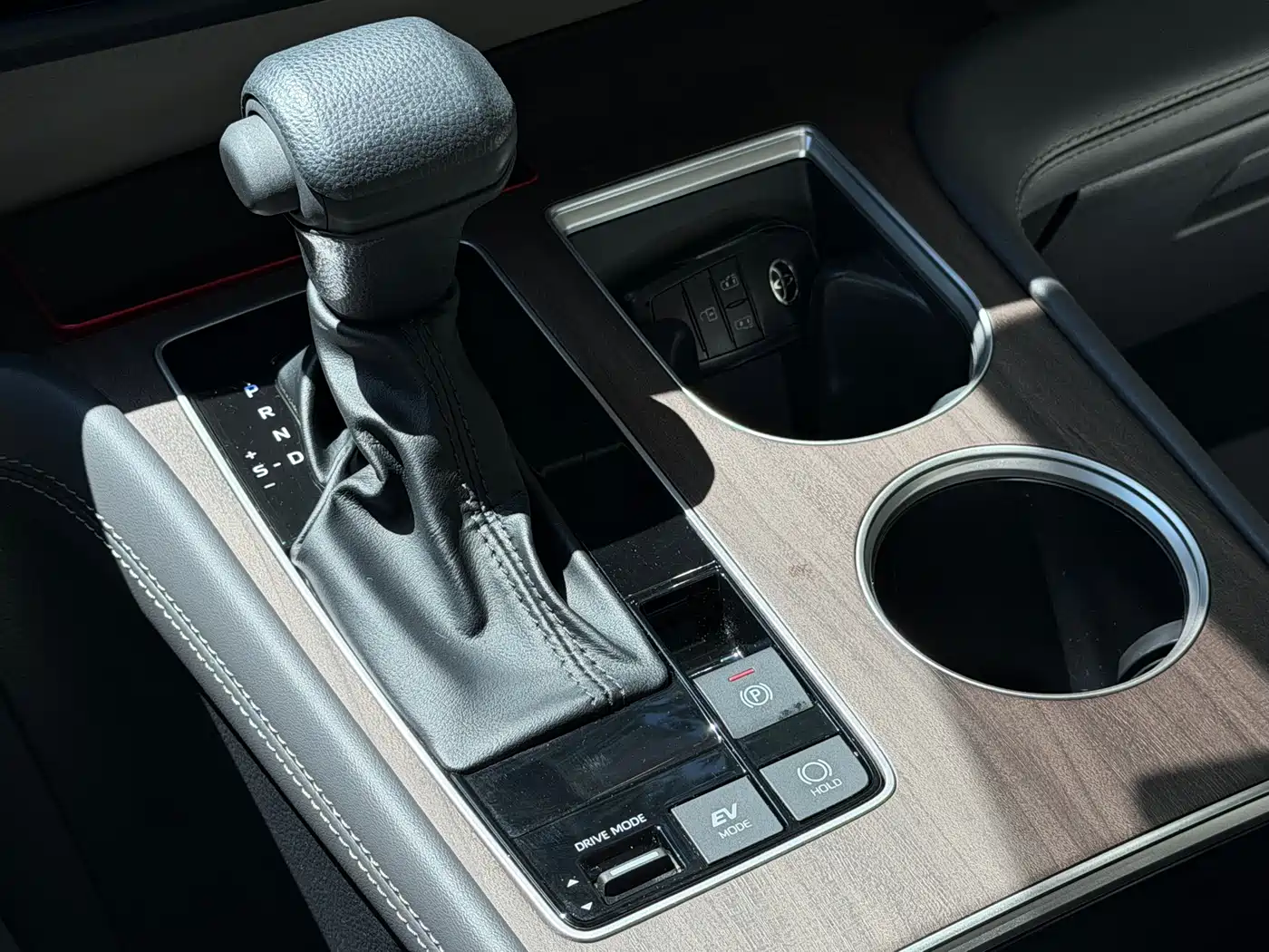 Toyota Sienna 2024 2.5L Hybrid Comfort Edition фото 11