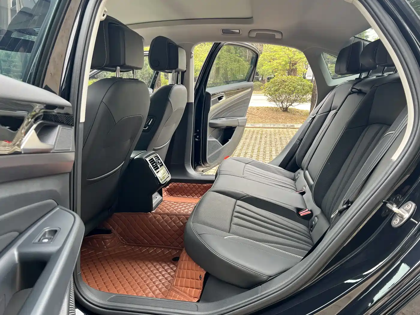 Volkswagen Passat 2024 380TSI Elite Edition фото 6