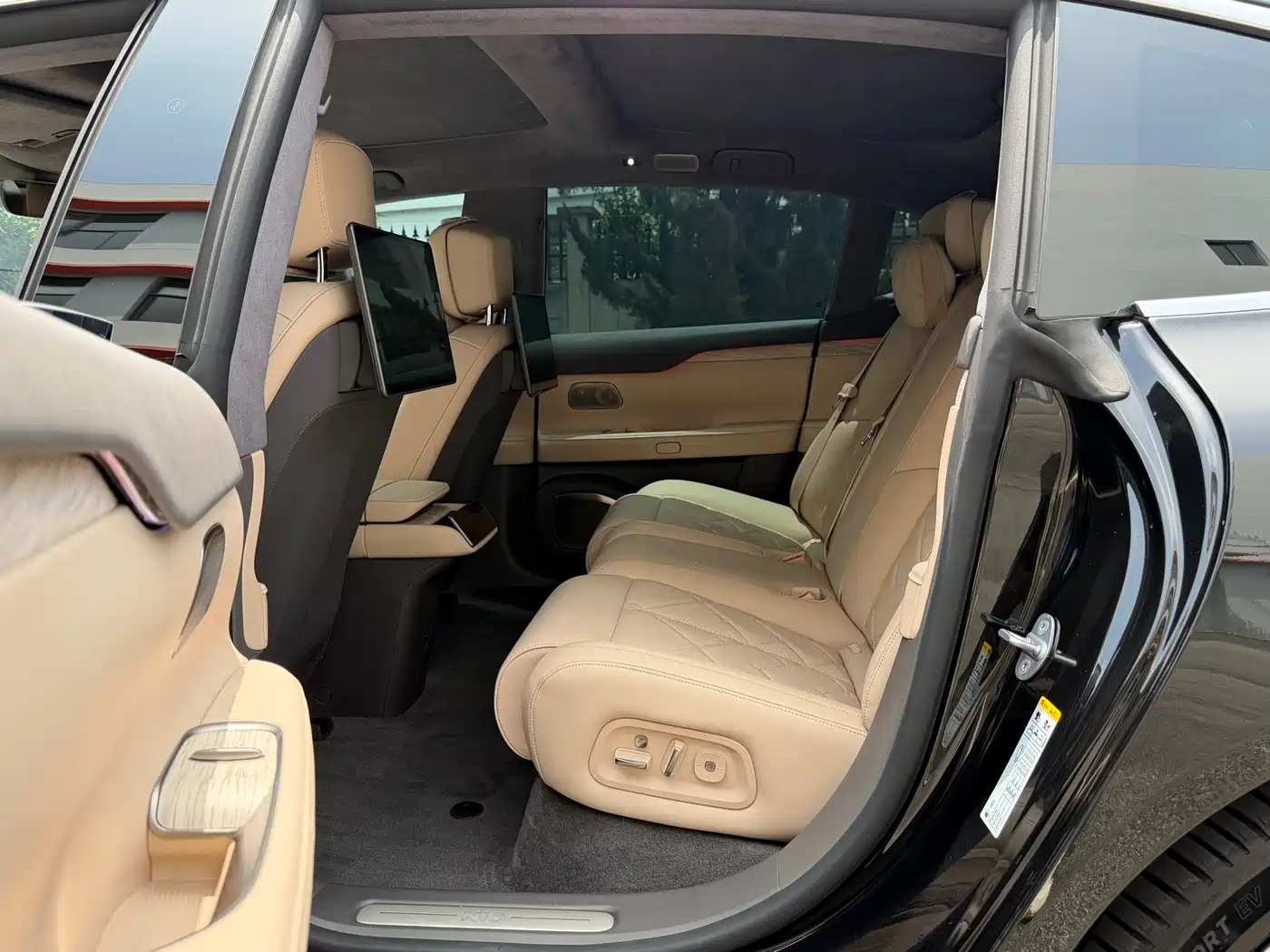 NIO ET7 2024 75kWh Executive Signature Edition фото 17