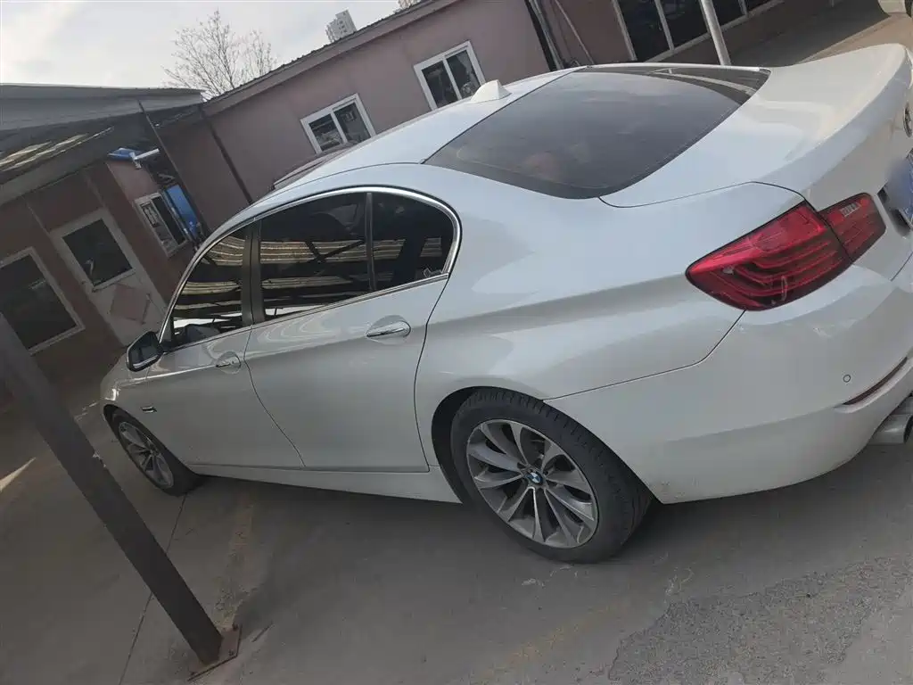 BMW 5 Series 2017 525Li Leading Edition фото 4