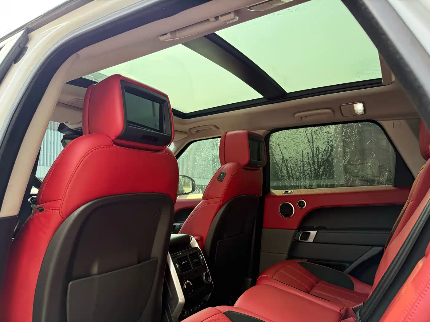 Land Rover Range Rover Sport 2022 3.0 L6 Gloss Black Edition фото 8