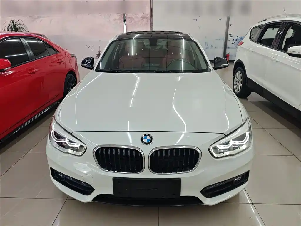 BMW 1 Series (Import) 2018 118i Sport Design Package фото 3