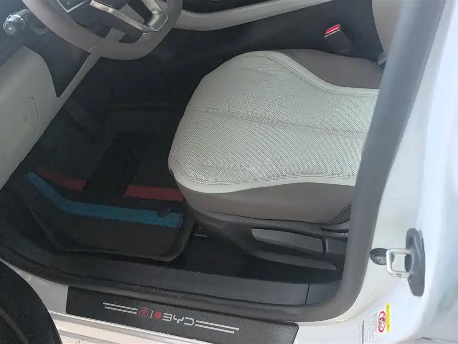 BYD Qin PLUS 2024 Glory Edition DM-i 55KM Leading фото 9