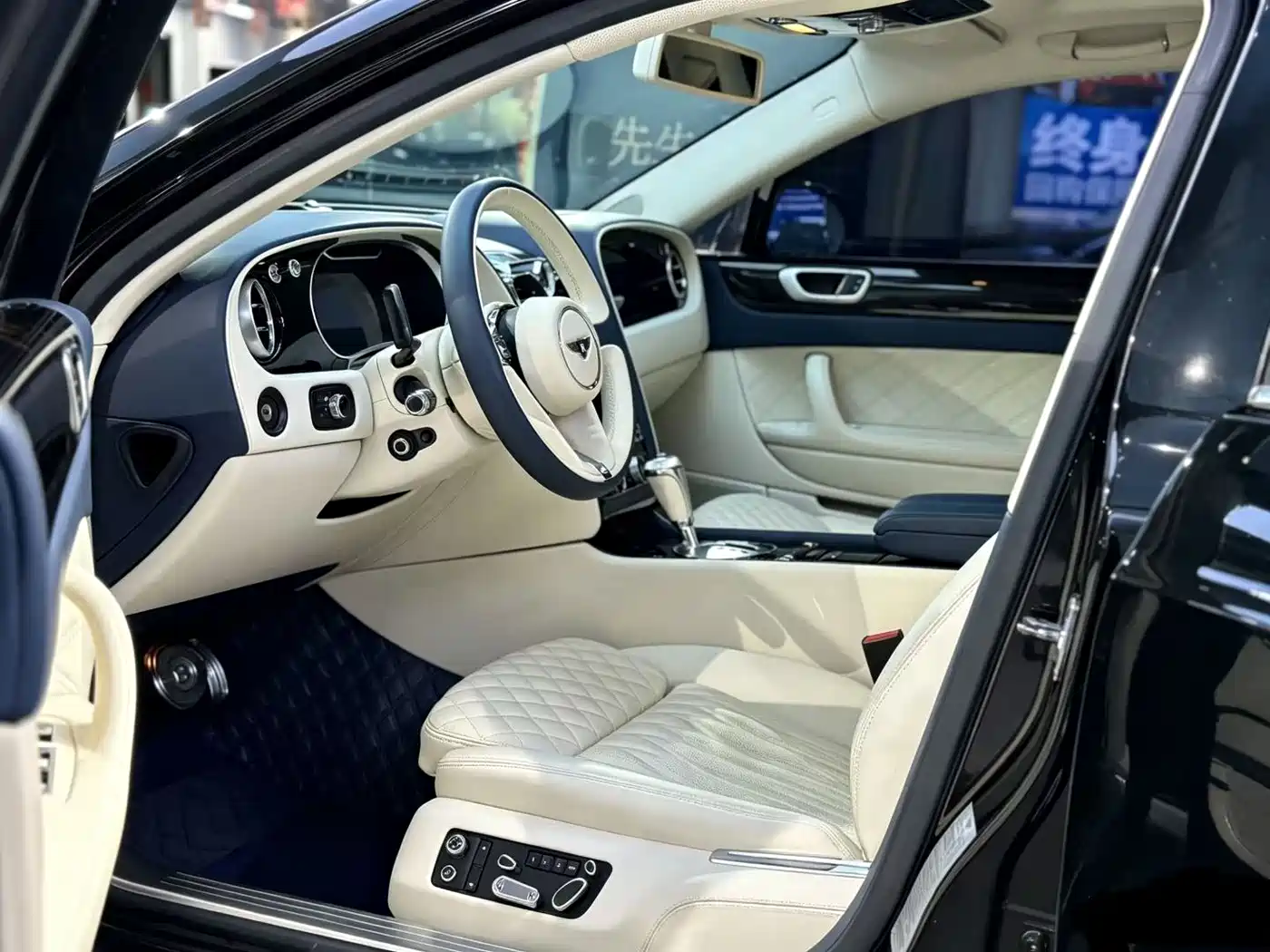 Bentley Flying Spur 2010 6.0T 5-seater Version фото 6