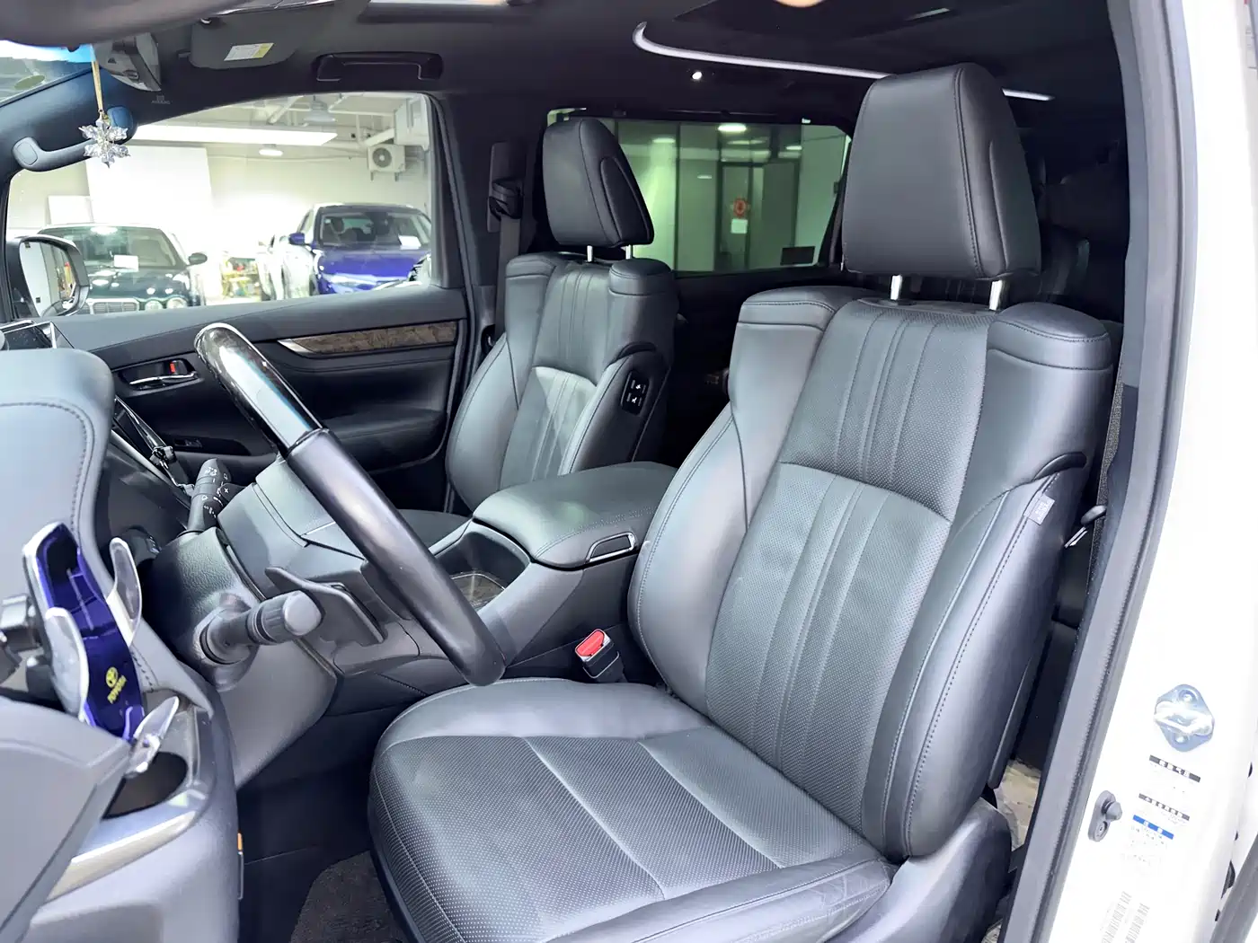 Toyota Alphard 2021 Hybrid 2.5L Premium фото 16