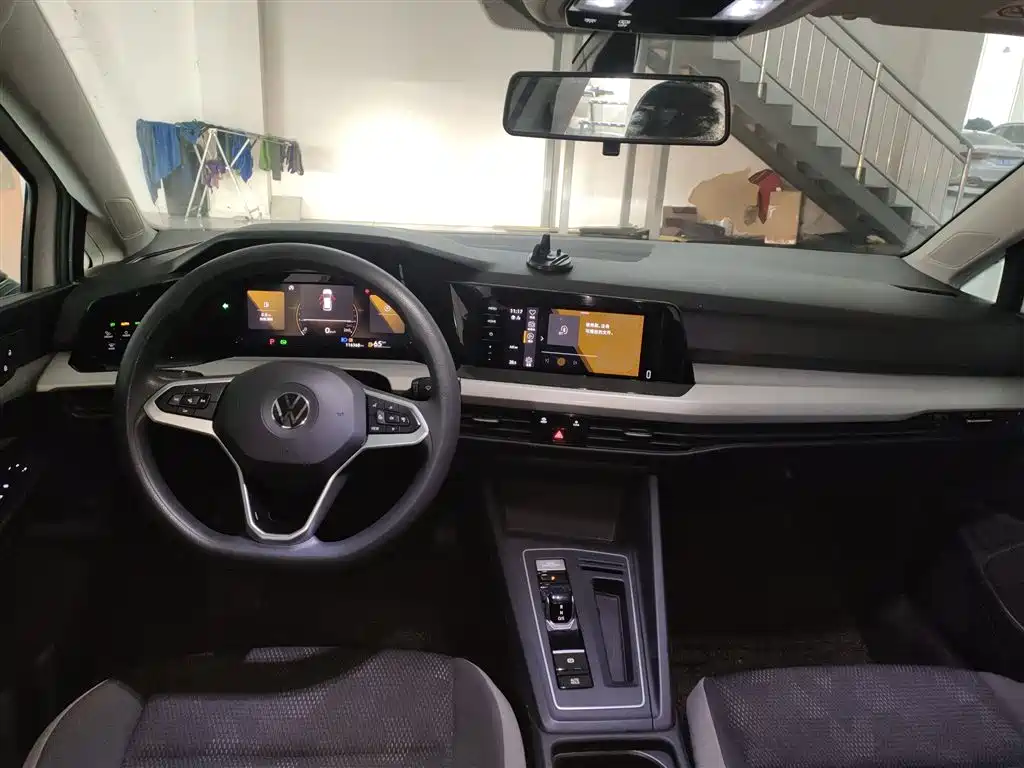 Volkswagen Golf 2023 Model 200TSI DSG фото 6