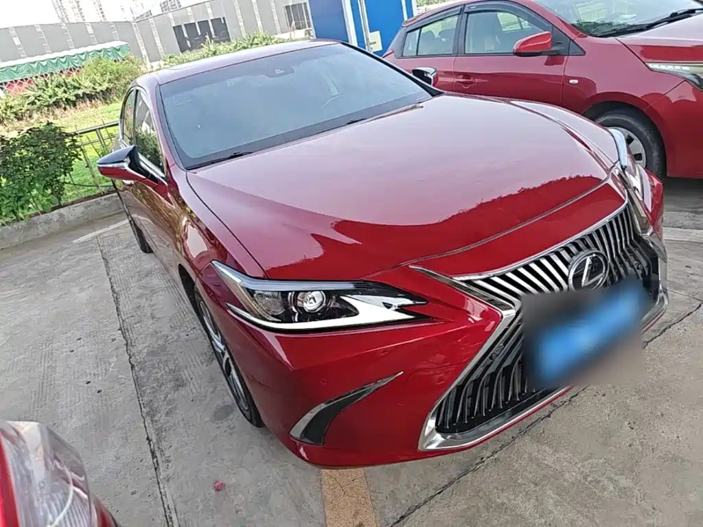 Фото 4 - Lexus ES