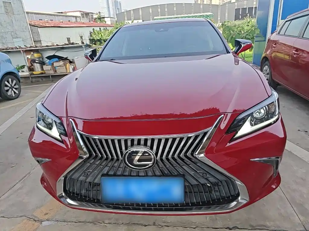Фото 3 - Lexus ES