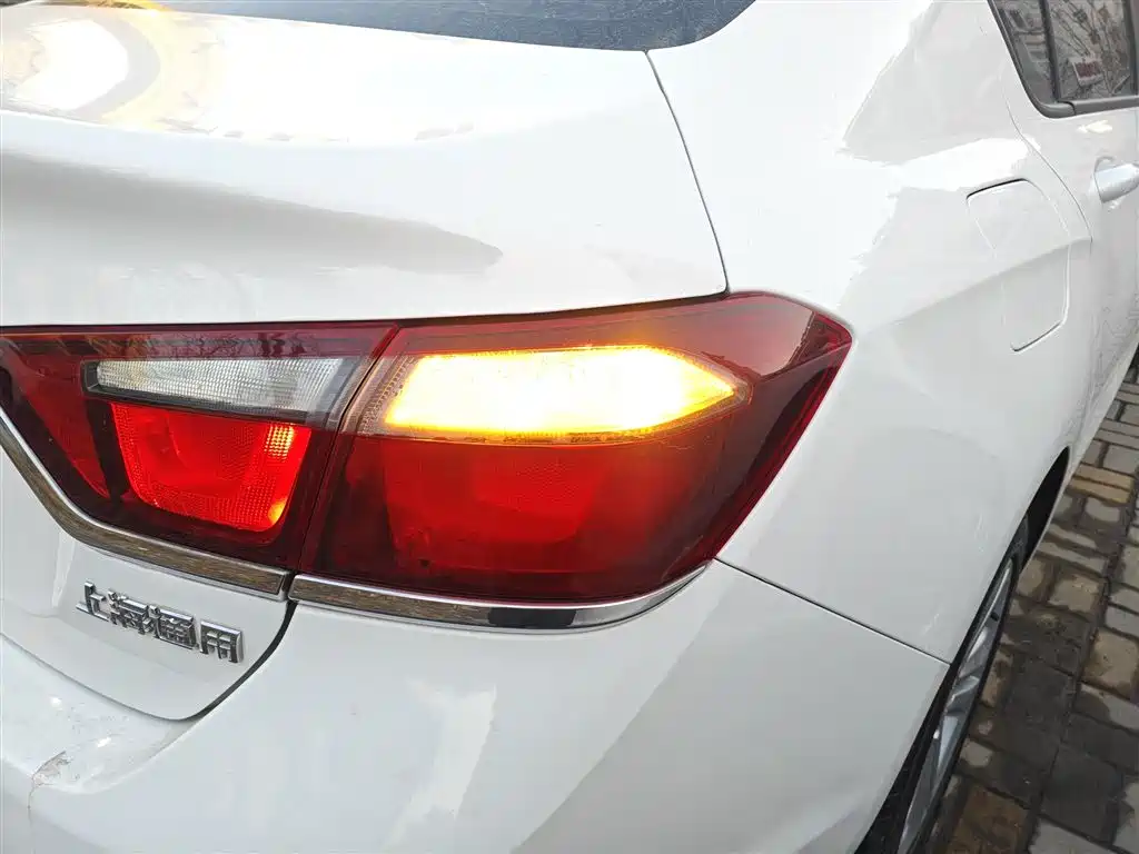 Chevrolet Cruze 2016 1.5L Automatic Fashion Sunroof Edition фото 8