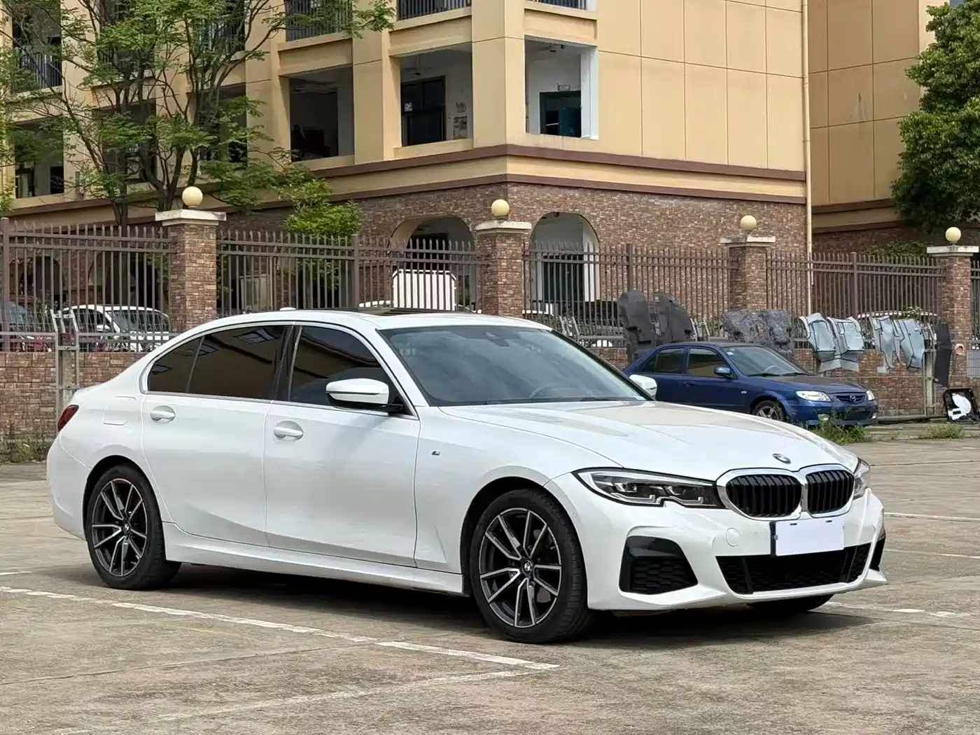 BMW 3 Series 2022 325Li M Sport Package фото 3