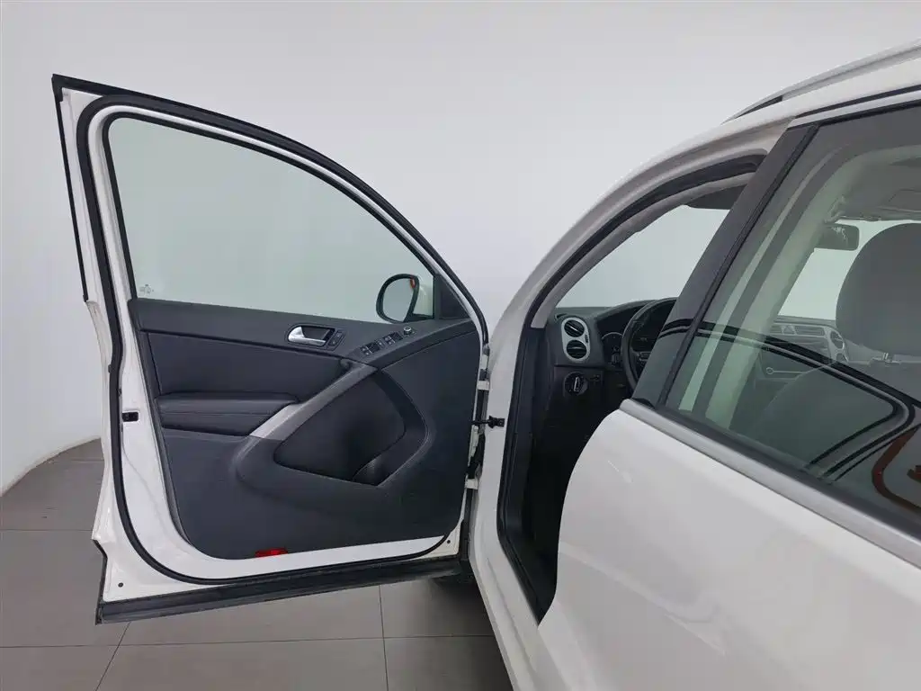 Volkswagen Tiguan 2012 1.8TSI Automatic 4WD Elite Edition фото 8