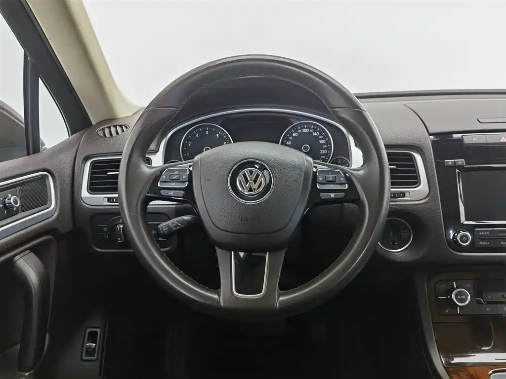 Volkswagen Touareg 2011 3.0TSI Standard фото 11