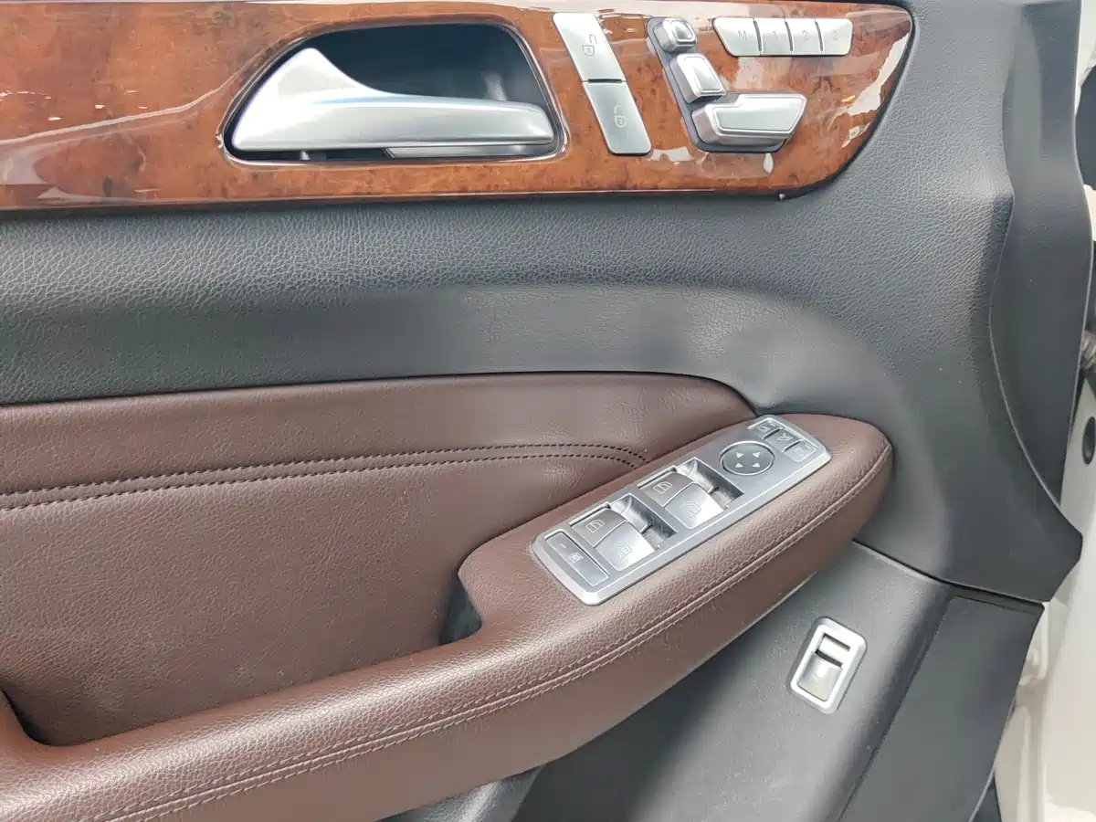 Mercedes-Benz M-Class 2012 Model ML 350 Luxury фото 9