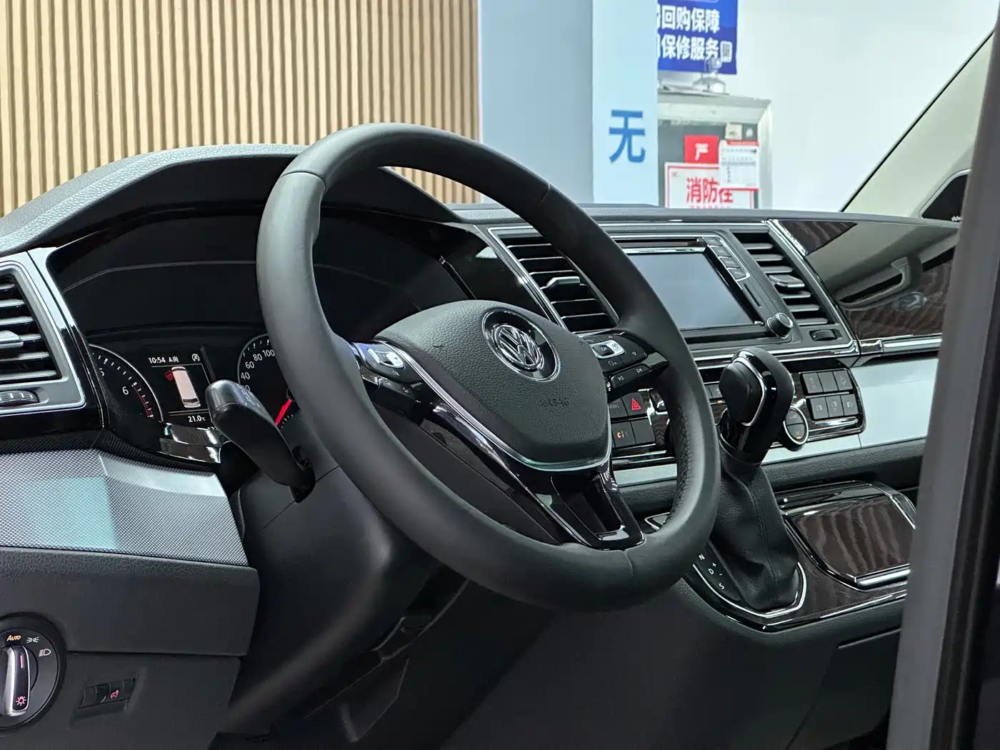 Volkswagen Multivan 2017 2.0TSI AWD Premium Edition 7-Seater фото 9