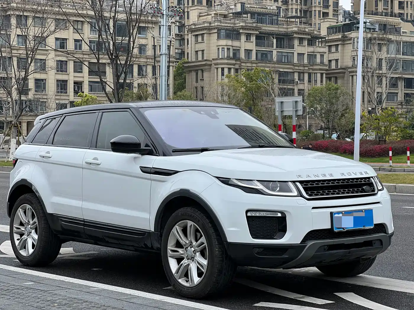 Land Rover Range Rover Evoque 2017 2.0T SE PLUS Smart Enjoy Edition фото 3