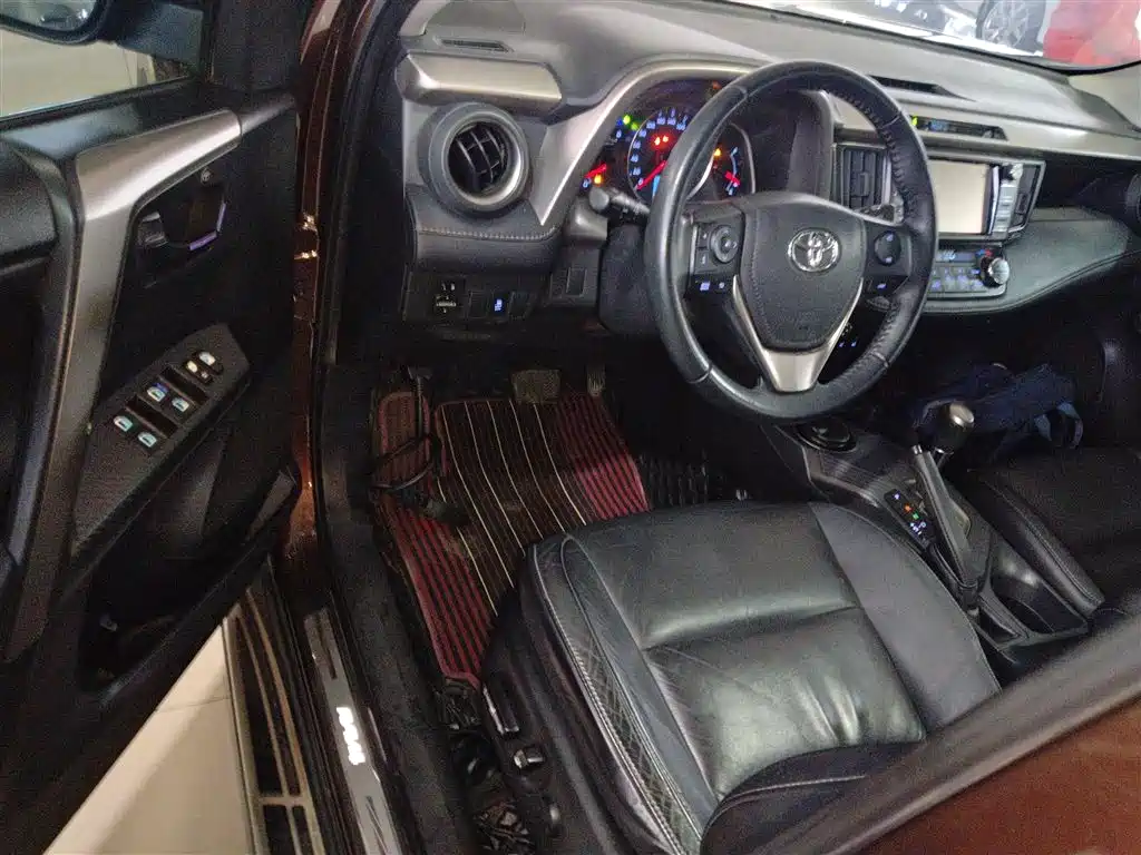 Toyota RAV4 Rongfang 2015 2.5L Automatic 4WD Elite Edition фото 12