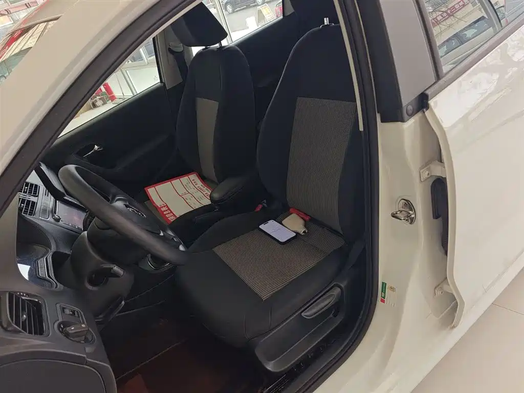 Volkswagen Polo 2016 1.4L Automatic Trend фото 17