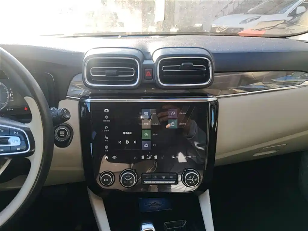Lynk & Co 02 2018 1.5T DCT 2WD Power Pro Edition China V фото 9