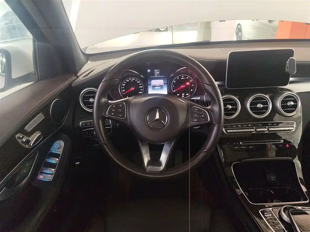 Mercedes-Benz GLC 2019 GLC 260 L 4MATIC Luxury фото 7