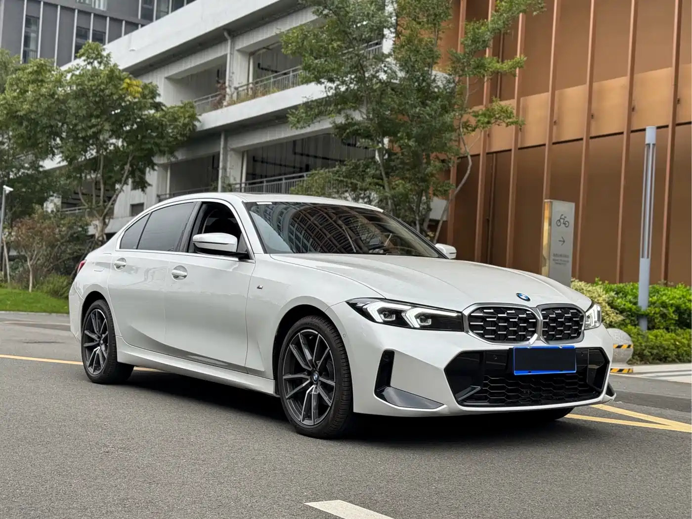 BMW 3 Series 2025 325Li M Sport Package фото 3