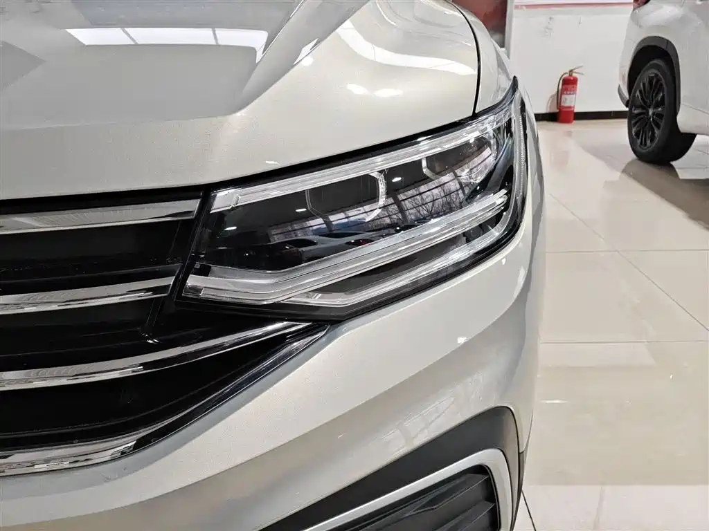 Volkswagen Tiguan L 2023 330TSI Auto 2WD Smart Edition фото 18