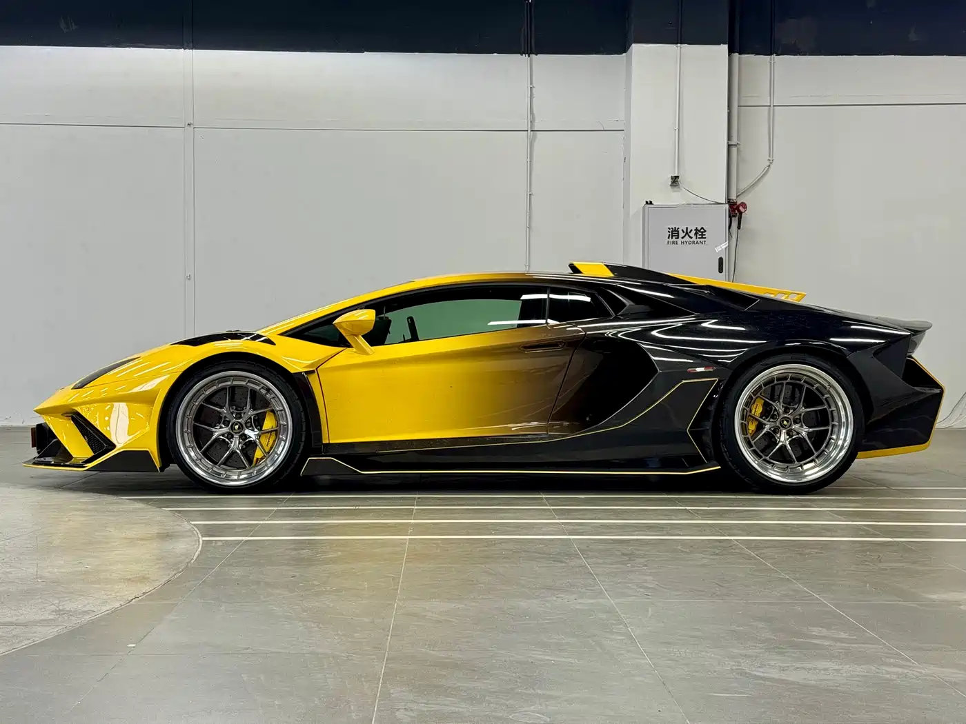 Lamborghini Aventador 2011 LP 700-4 фото 12