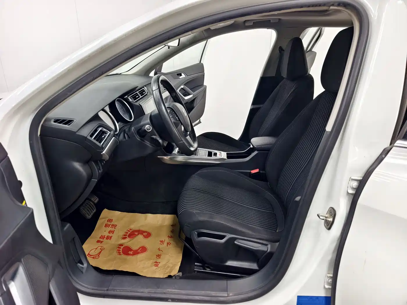 Peugeot 408 2016 1.6T Automatic Luxury Edition фото 11