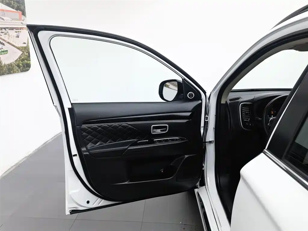 Mitsubishi Outlander 2021 2.4L 4WD Yaodong Edition 5-seater фото 8