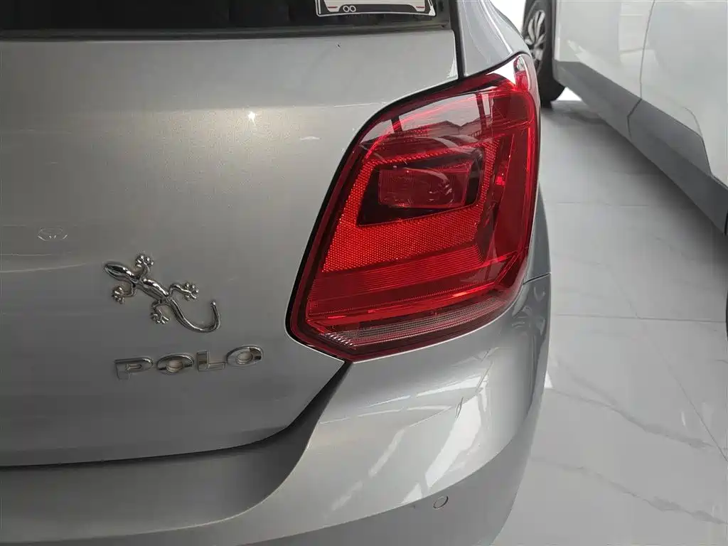 Volkswagen Polo 2014 1.4L Automatic Comfort Edition фото 19