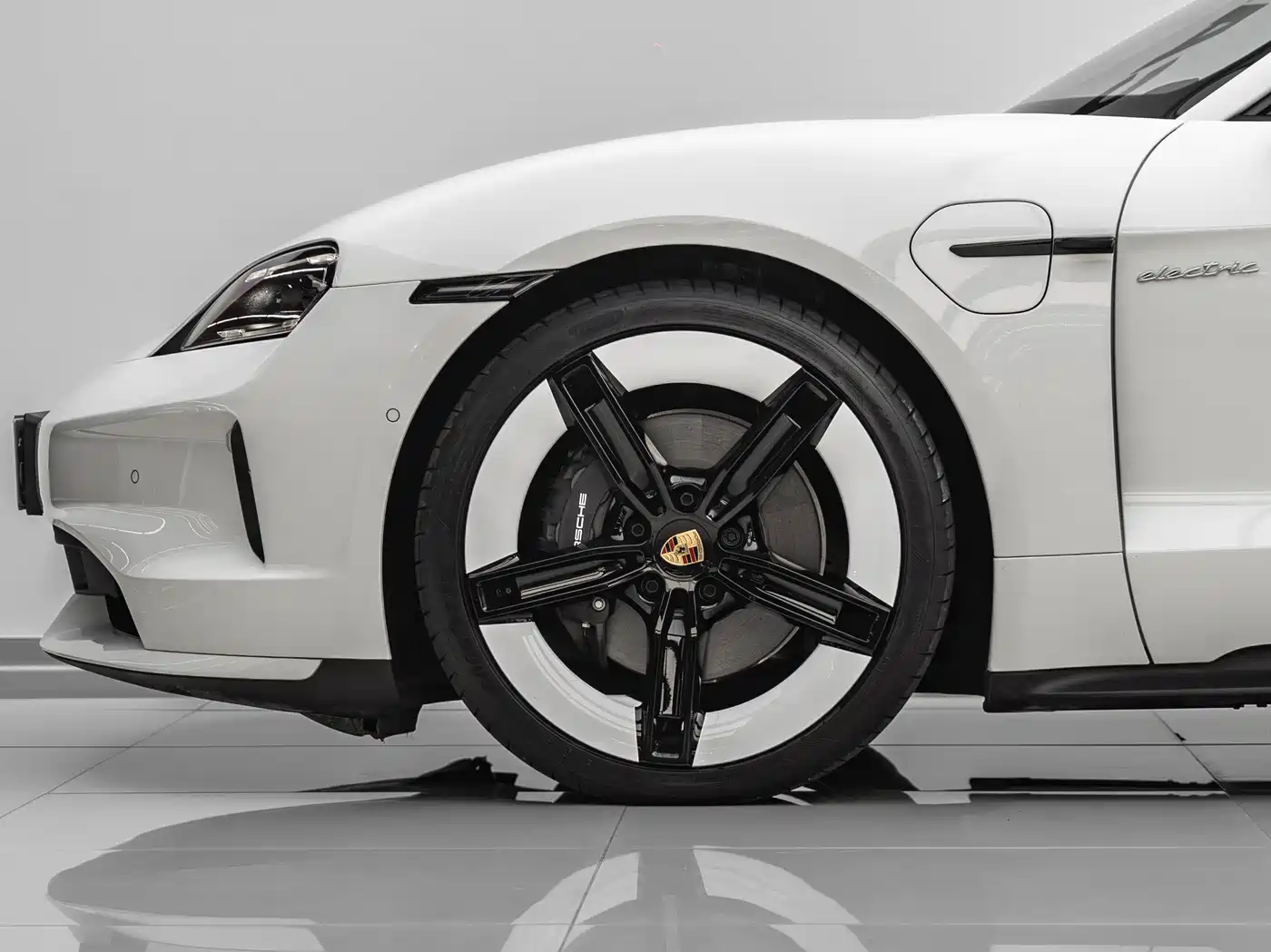 Фото 7 - Porsche Taycan