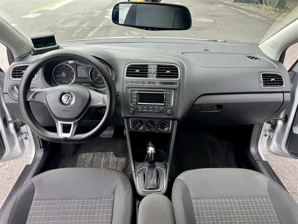 Volkswagen Polo 2014 1.4L Automatic Comfort Edition фото 14