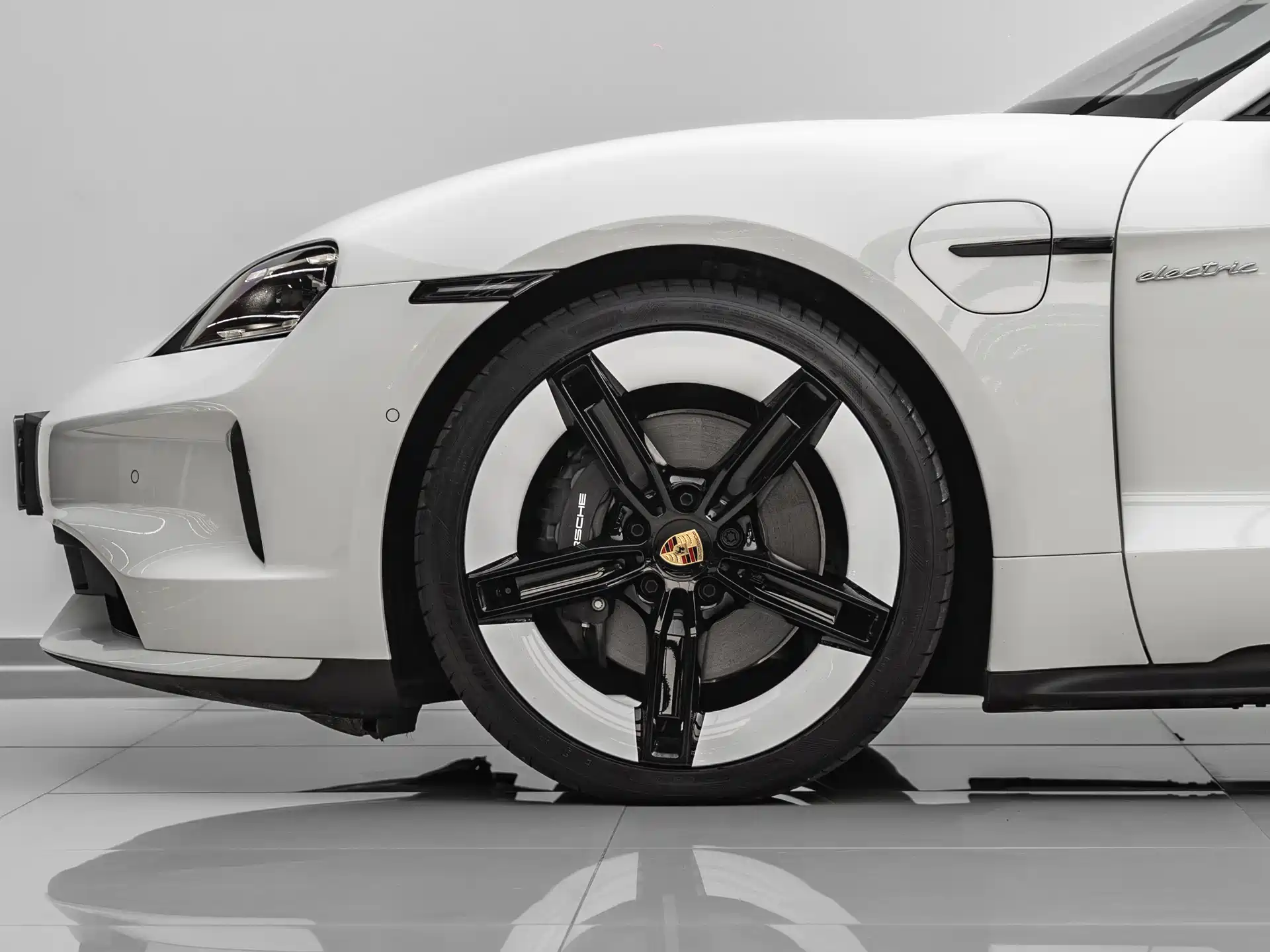 Фото 7 - Porsche Taycan