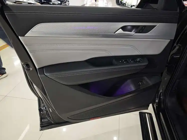 Volkswagen Talagon 2023 330TSI Luxury Touring Edition фото 11