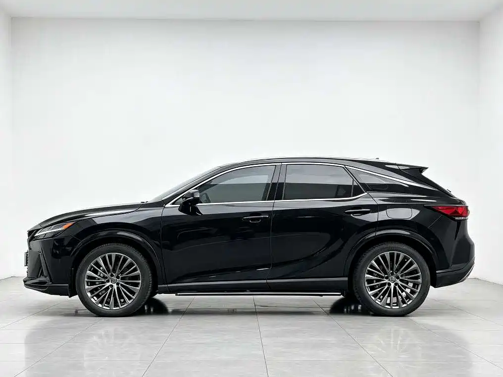 Photo 3 - Lexus RX