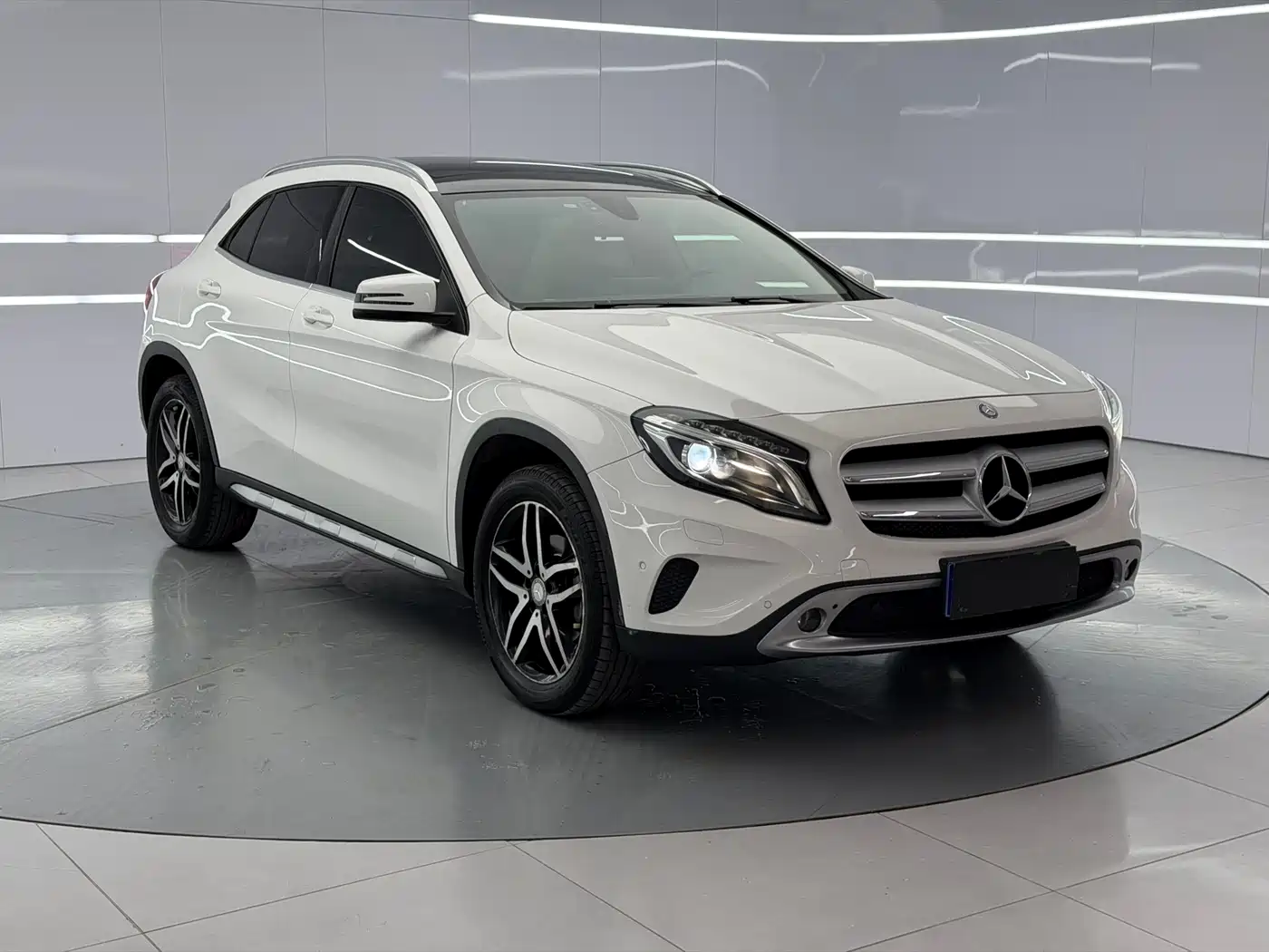 MERCEDES-BENZ GLA