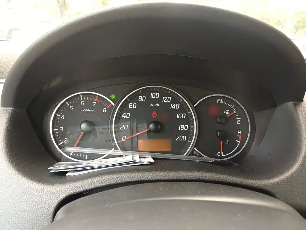 Фото 4 - Suzuki Swift