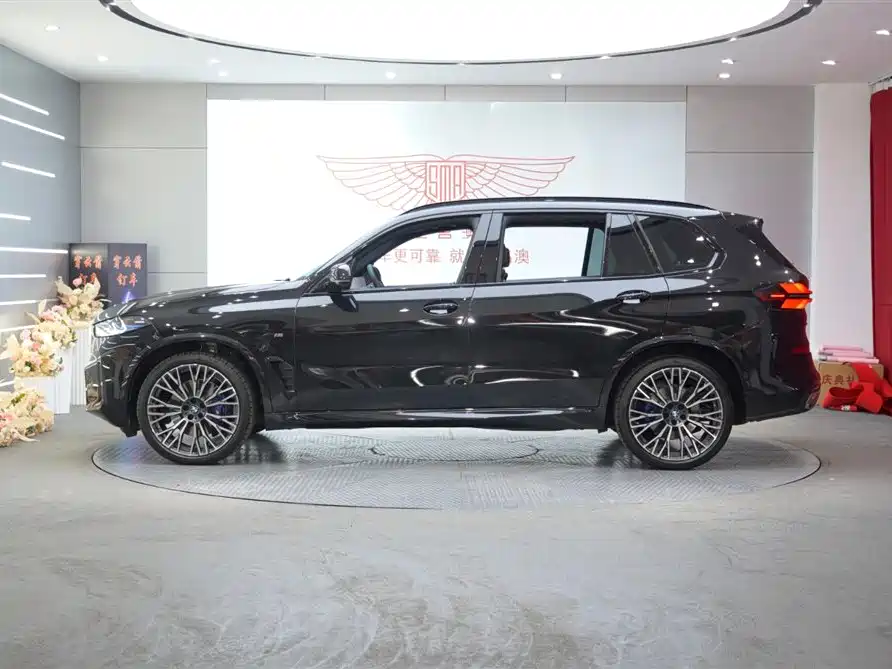 BMW X5 2023 xDrive 40Li M Sport Black Night Package фото 4