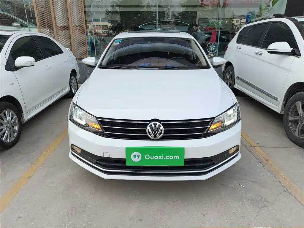 Volkswagen Sagitar 2015 230TSI Automatic Comfort фото 3
