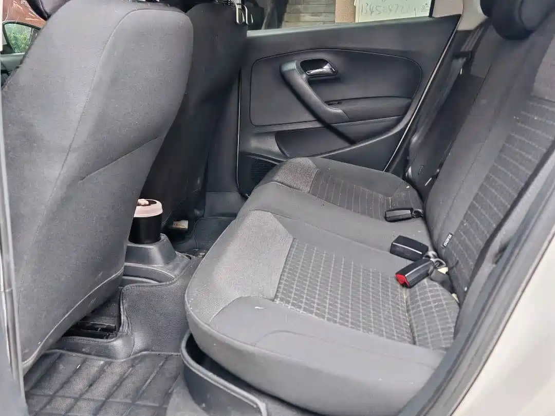 Volkswagen Polo 2016 1.6L Automatic Comfort фото 9