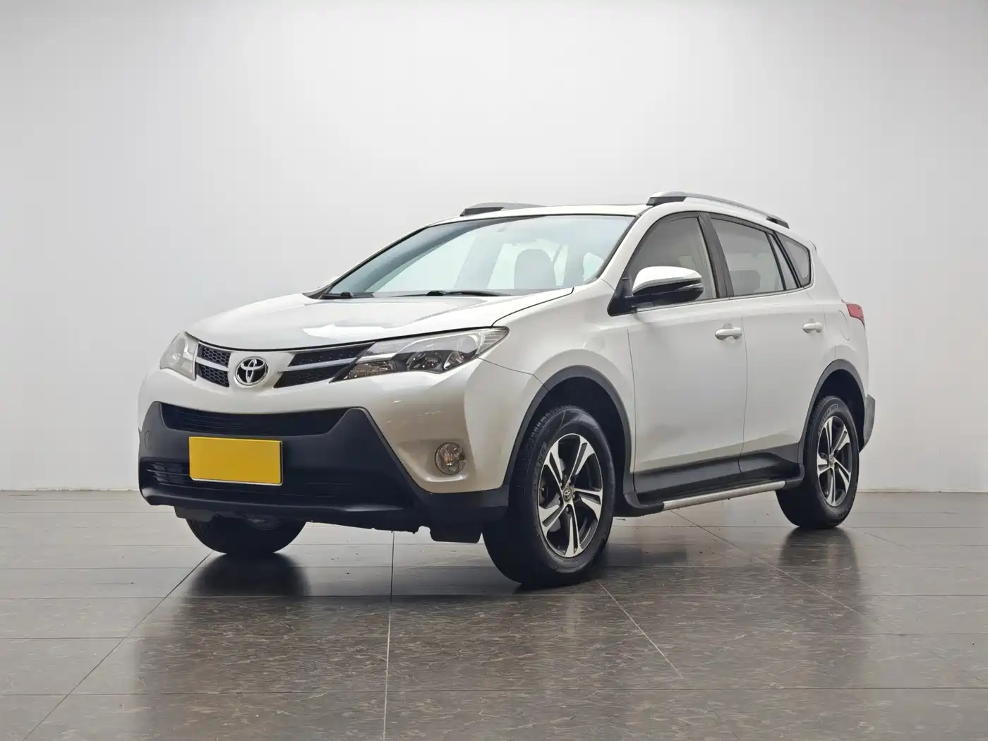 Toyota RAV4 Rongfang 2015 2.0L CVT 2WD Trend Edition