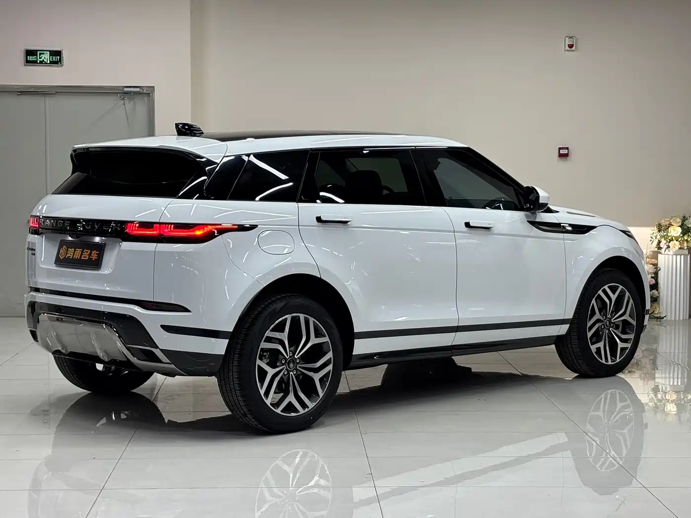Land Rover Range Rover Evoque 2022 Range Rover Evoque L 249PS R-Dynamic Luxury Edition фото 7