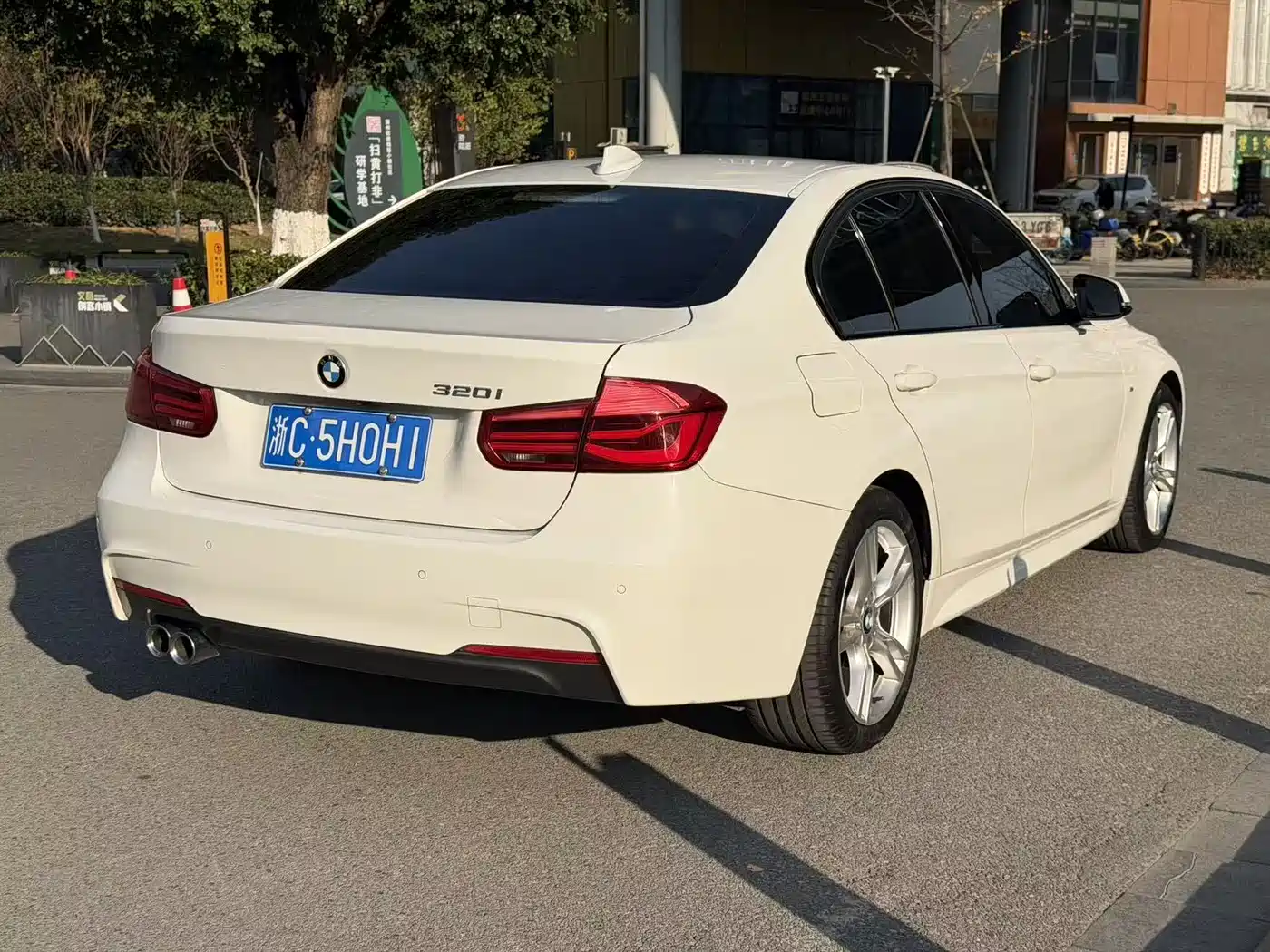BMW 3 Series 2018 320i M Sport Package фото 10