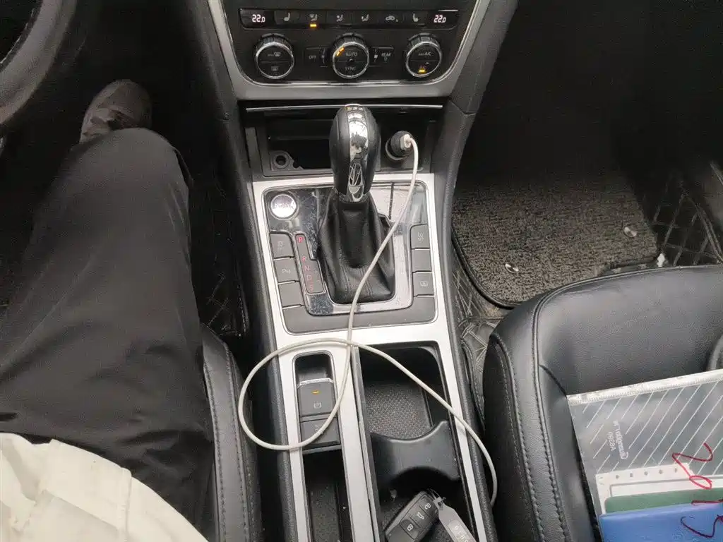 Volkswagen Passat 2014 1.8TSI DSG Executive Edition фото 7